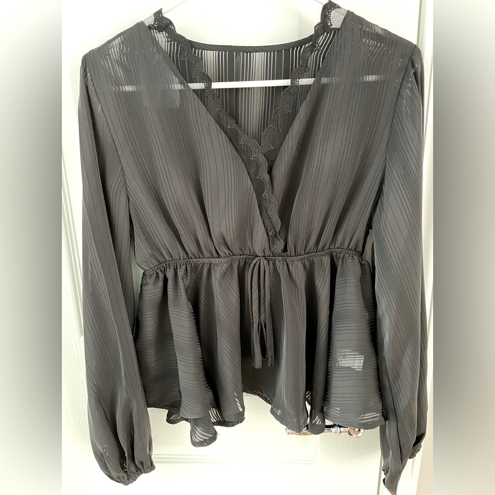 Aluna Levi Black Top. Size M. New.